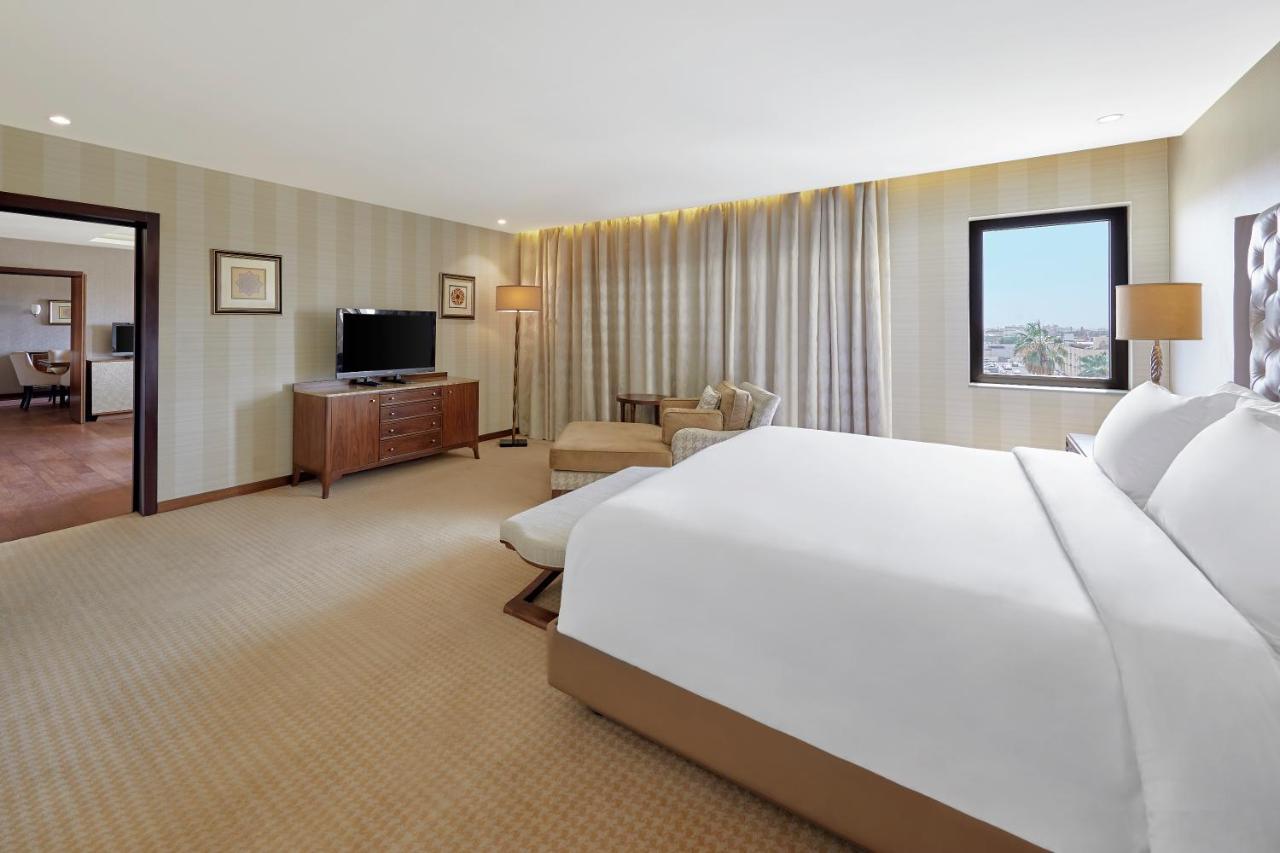 Holiday Inn Tabuk By Ihg Экстерьер фото